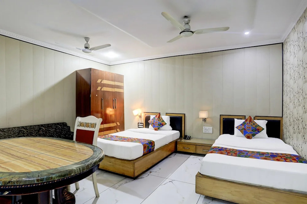 Hotel Rahul Deluxe