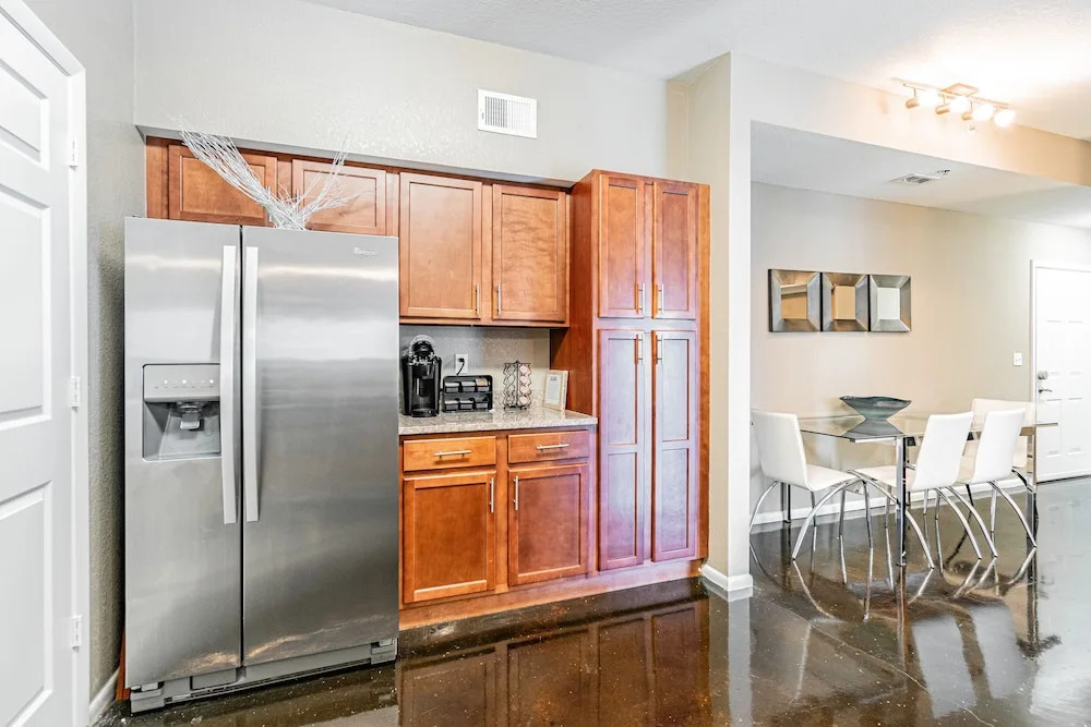 BC-324: Channelside Luxury Apartment