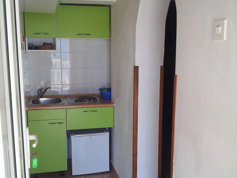 Anthony - 50m From the Beach & Parking - A3