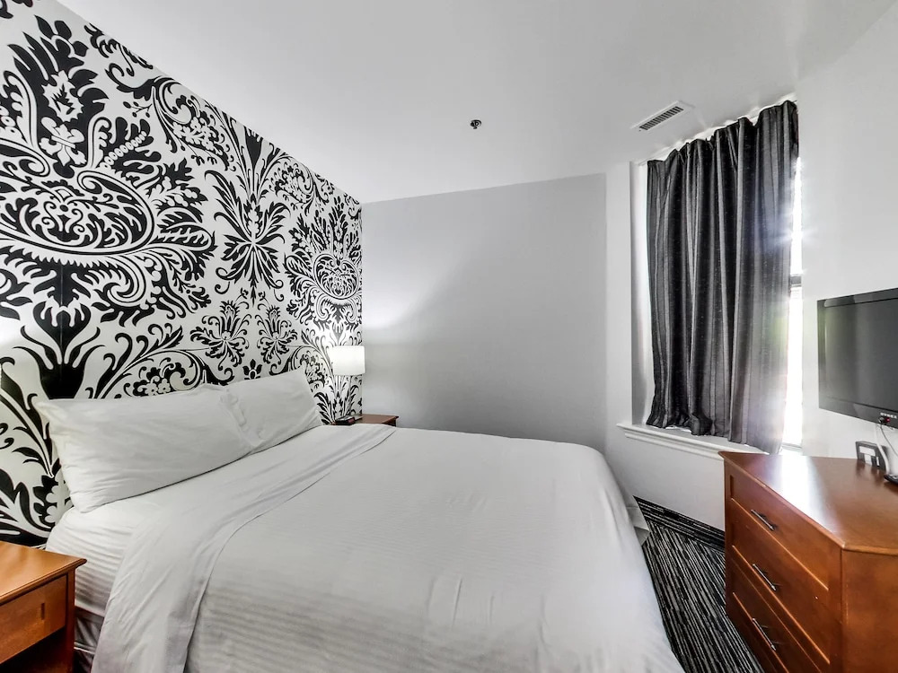 Isabella Hotel & Suites