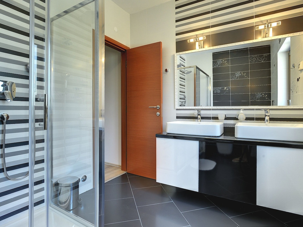 Villa in Rovinj with Private Pool and Sea Nearby