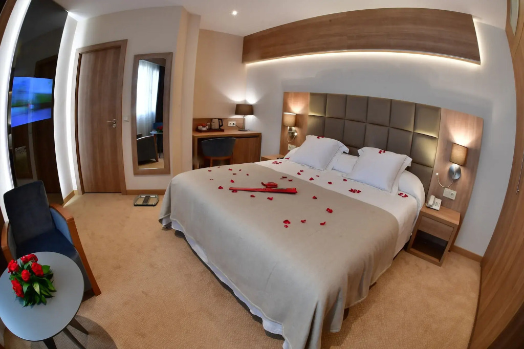 Lamaraz Arts Hotel