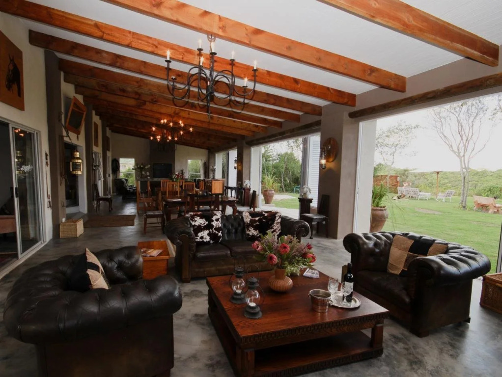 TNiqua Stable Inn
