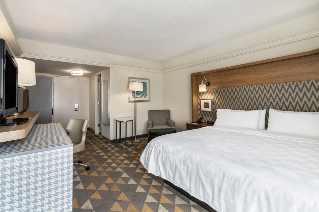 Holiday Inn & Suites Pittsfield-Berkshires by IHG