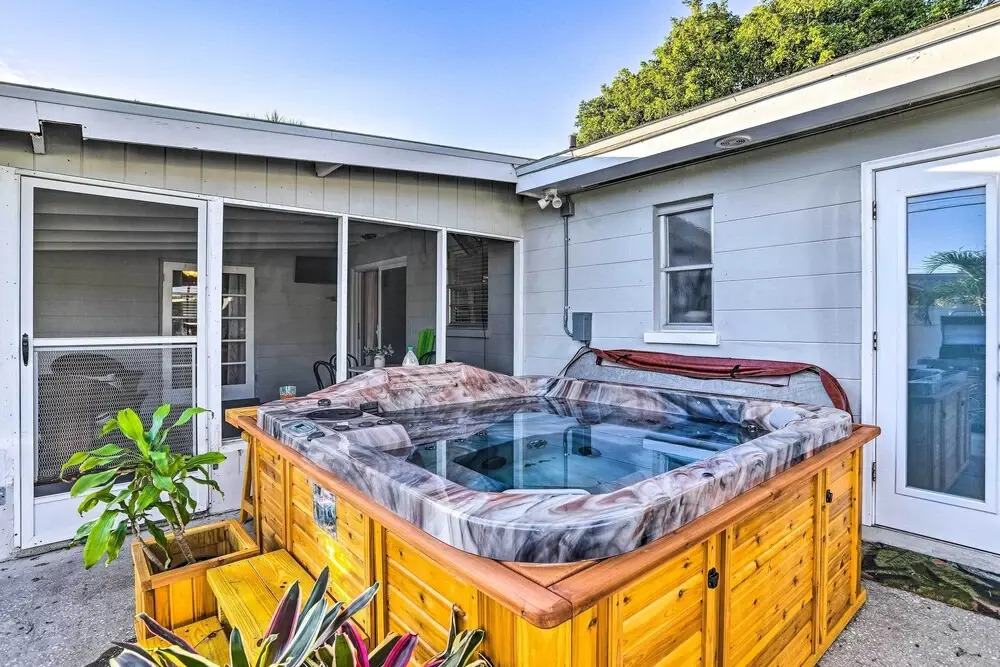 Remodeled St Petersburg Retreat w/ Hot Tub!