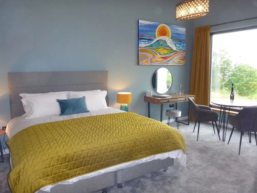 Stones Luxury B&B with hot tub and self-contained rooms