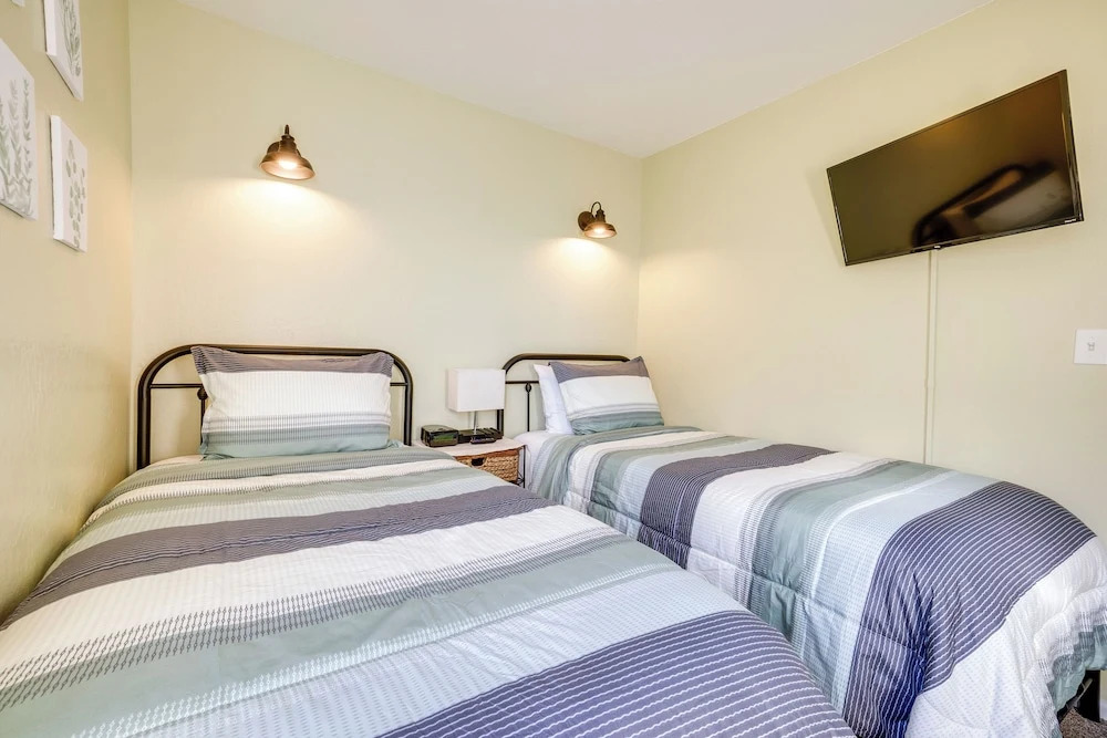Bandon Beach House Rental: Walk to Downtown