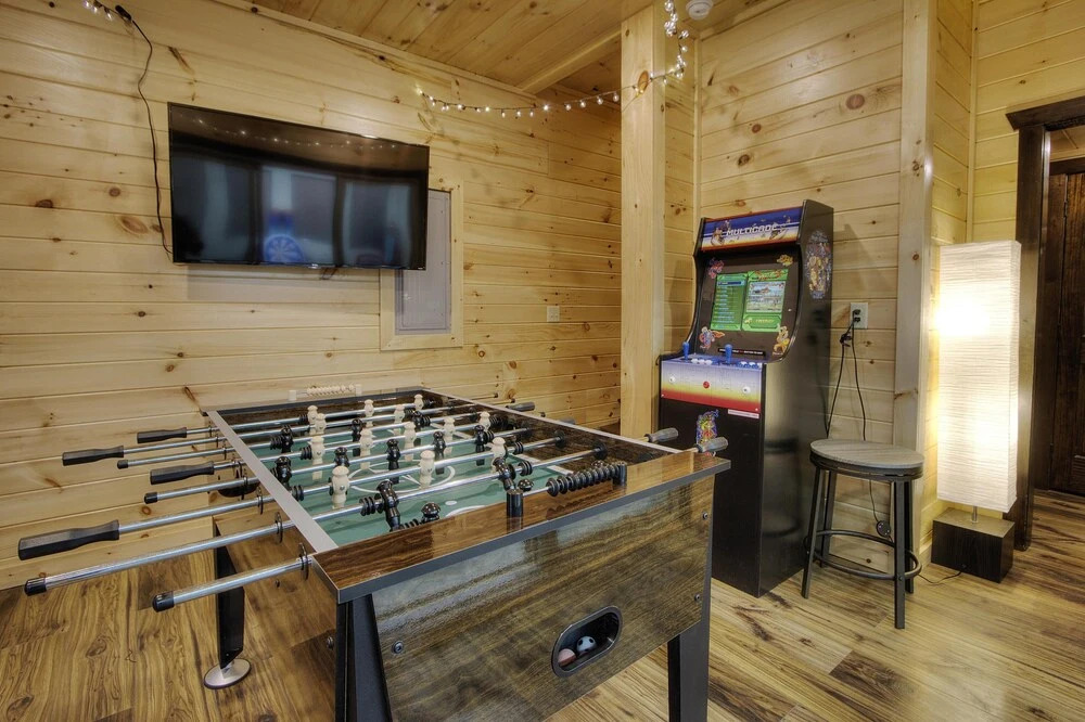 TOT NEW Cabin w/ Indoor Pool & HOT TUB Game Room & Video Wall