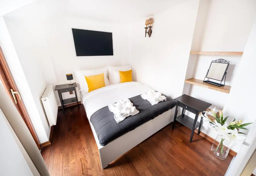 5BR 2BATH Masarykovo nábřeží apartment