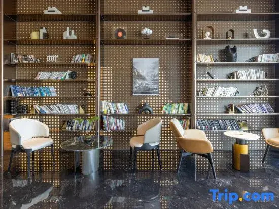 Jingzhou Station Wude Road Atour Hotel