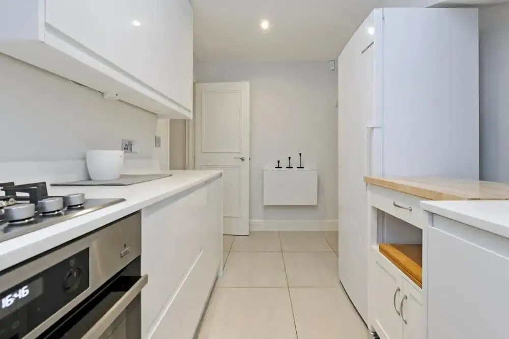 Large 2 Bedroom Kensington Garden Flat