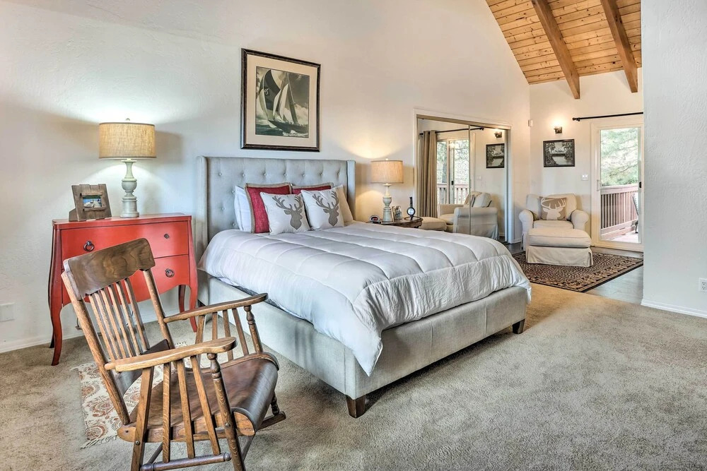 Lovely Lake Arrowhead Cabin w/ Furnished Deck