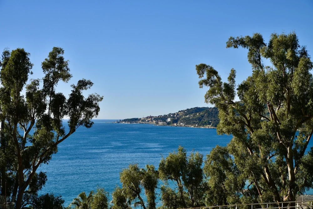 Panorama Apt in Ospedaletti by Wonderful Italy