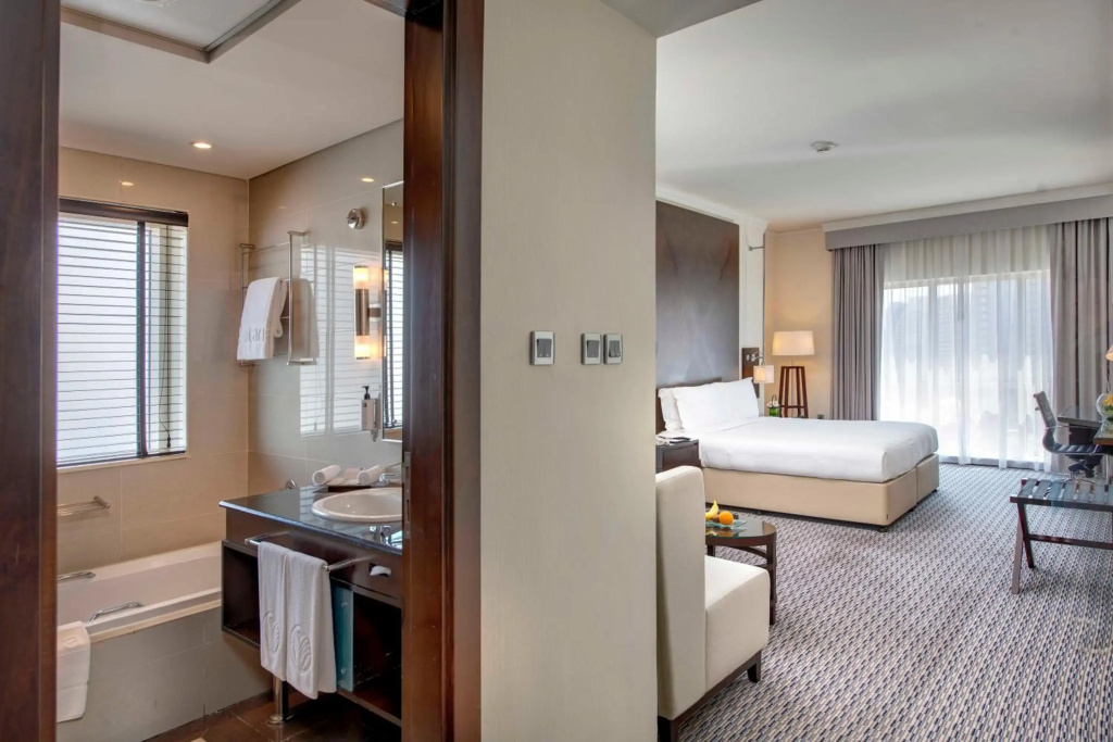 Отель Radisson Blu Barsha Heights