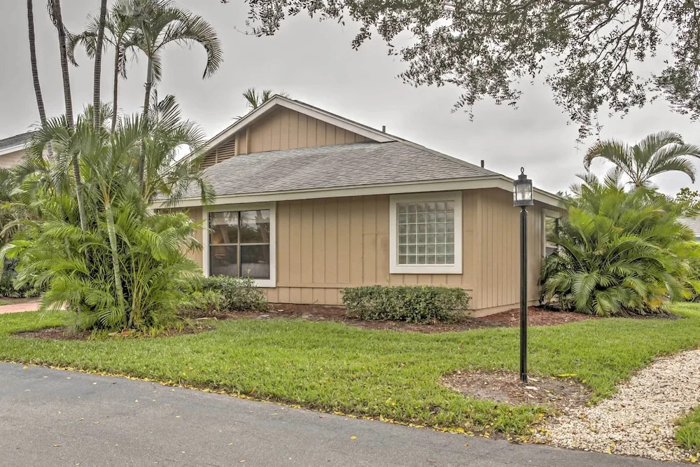 'sand Dollar' Jenson Beach Home w/ Pool Access!
