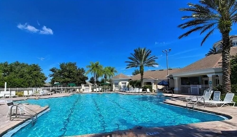 Resort Condo With Pools, hot Tub, Game Room, Tennis, Gym, Balcony, AC, & W/D