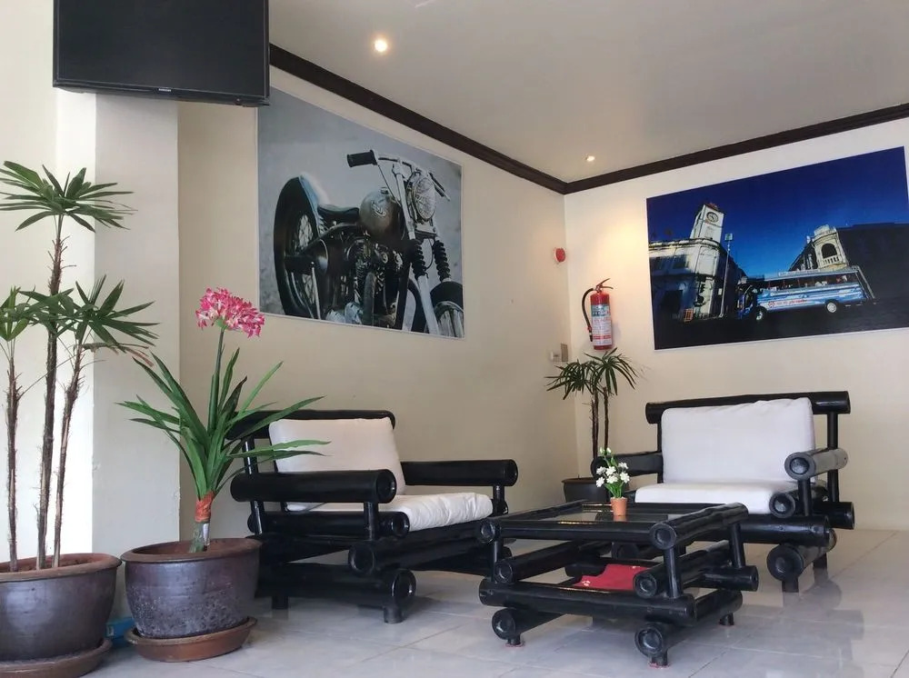 Holiday House Kata & Karon Phuket Hotel