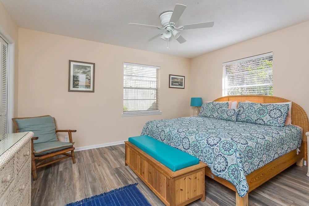 1055 College by Hodnett Cooper