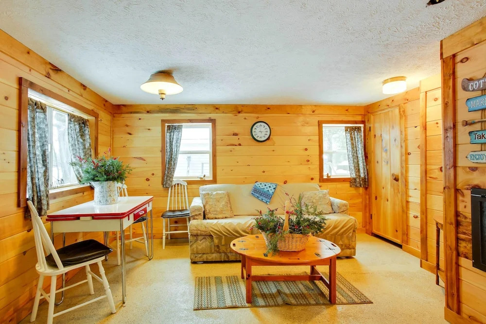 Pine Ridge Resort Cabin on Bass Lake w/ Dock!