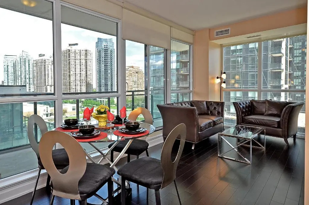 Royal Stays Furnished Apartments - Missisauga City Centre