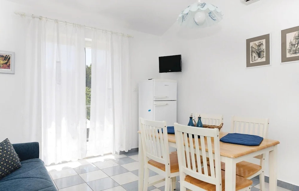 Awesome Home in Jadrija With Wifi and 4 Bedrooms