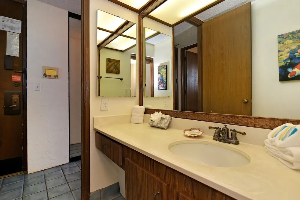Papakea #d402 3 Bedroom Condo by RedAwning