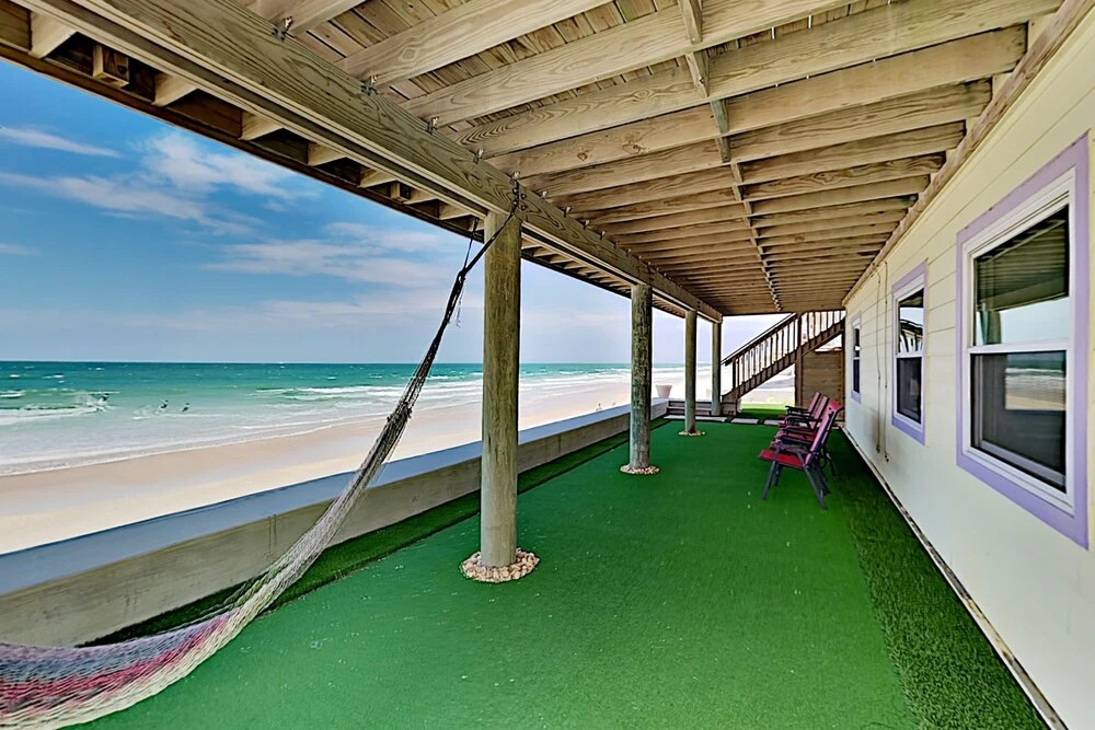 Hercules By The Sea W/ Expansive Deck & Patio 4 Bedroom Home