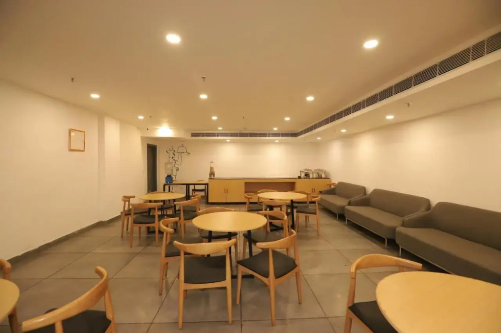 Qotel Hotel La Sarane Preet Vihar