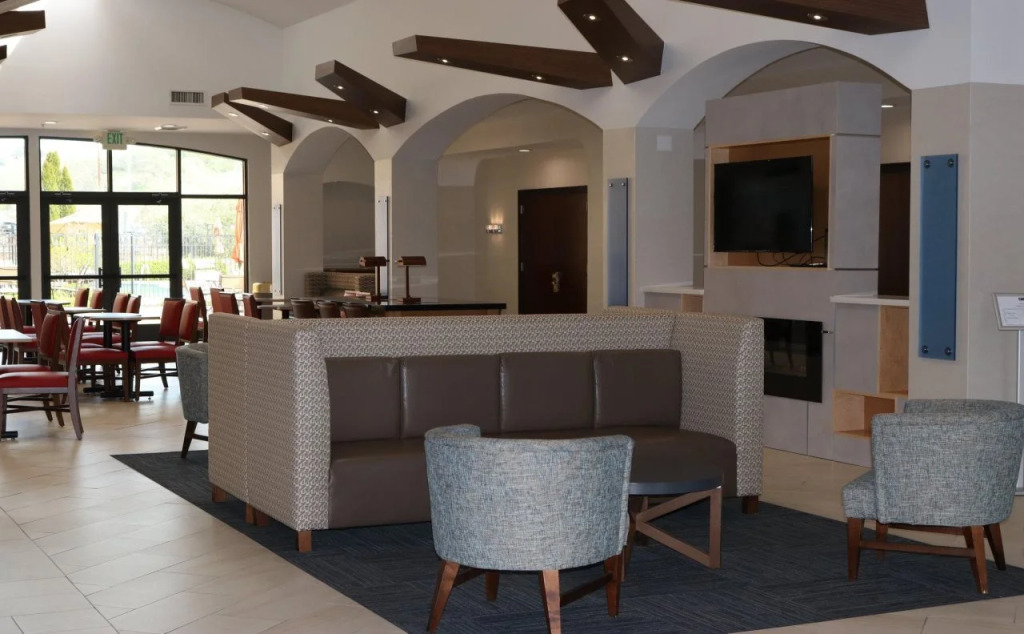Holiday Inn Express & Suites El Dorado Hills by IHG