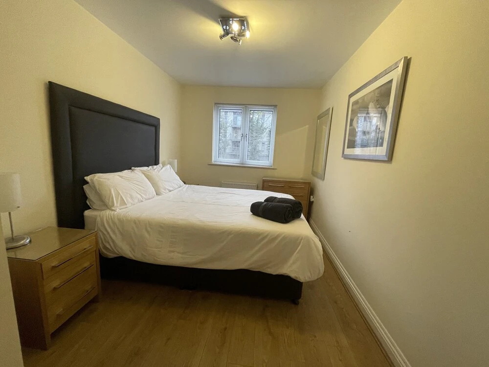 Continental Apartments -2-bed Farnborough Train St