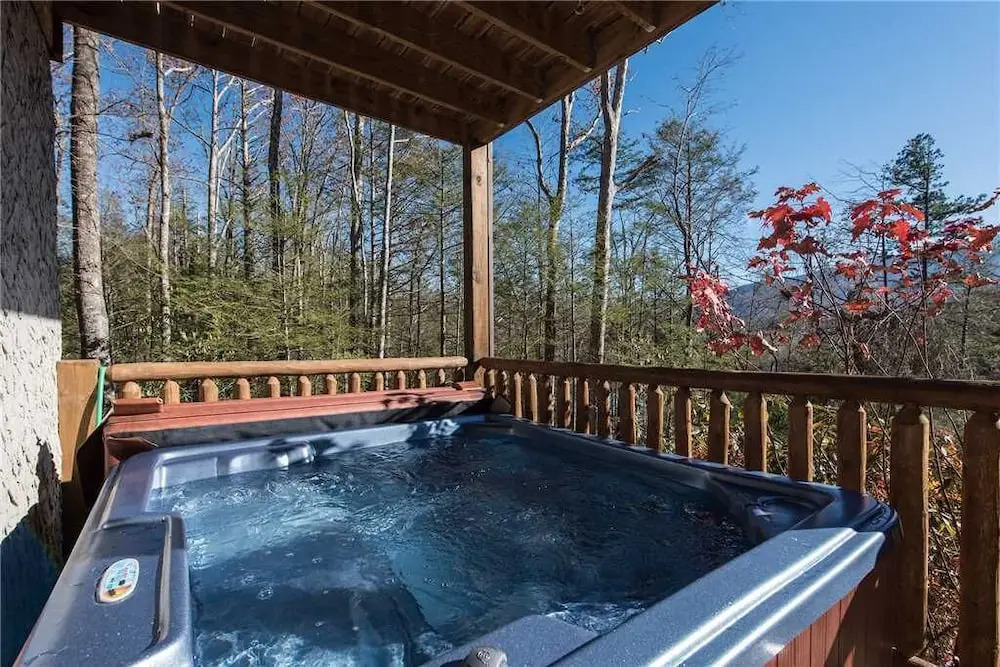 Rocky Top Lookout 4 Bedroom Home with Hot Tub