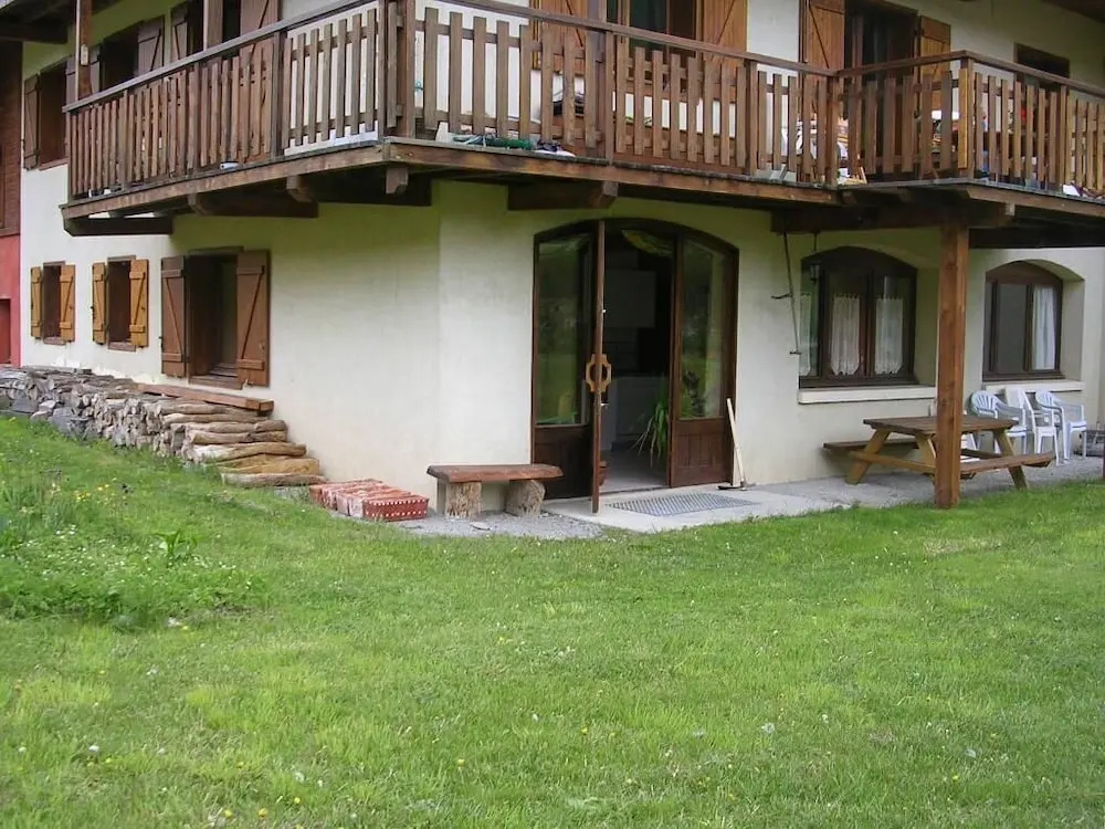4 Rooms 8 People 3 Exposed South-west