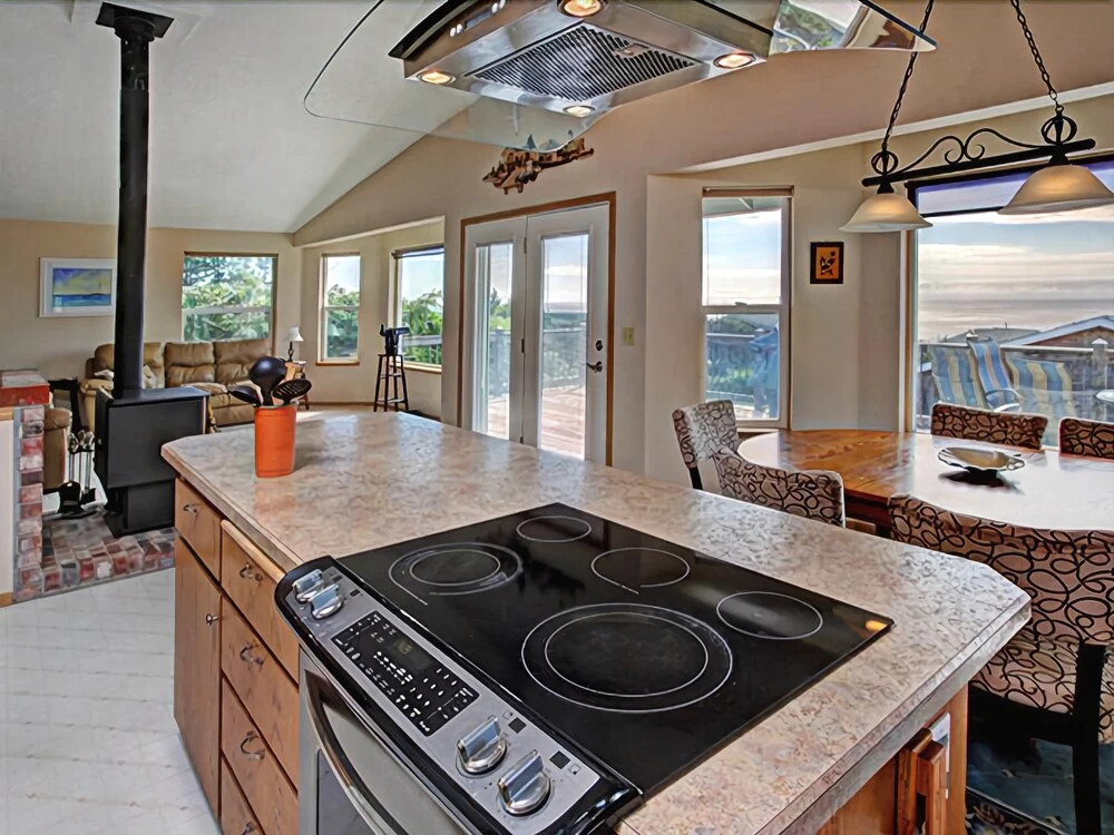 Oceanside Perch 3 Br home by RedAwning