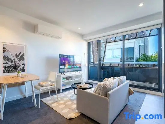 Modern 1BR Apartment with Smart TV and Views