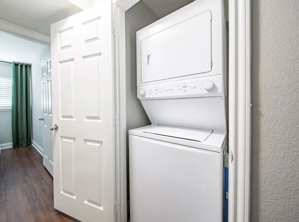 WanderJaunt Walton 2BR Central Austin