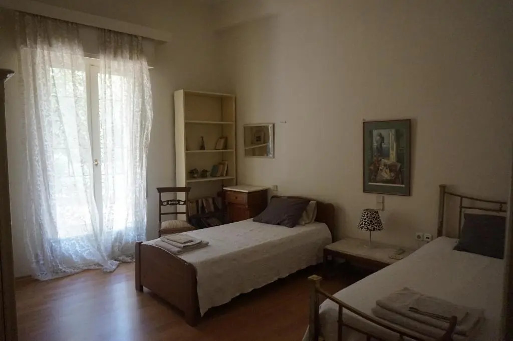 Independent entrance Apt - 130M2 - Garden - Private Parking