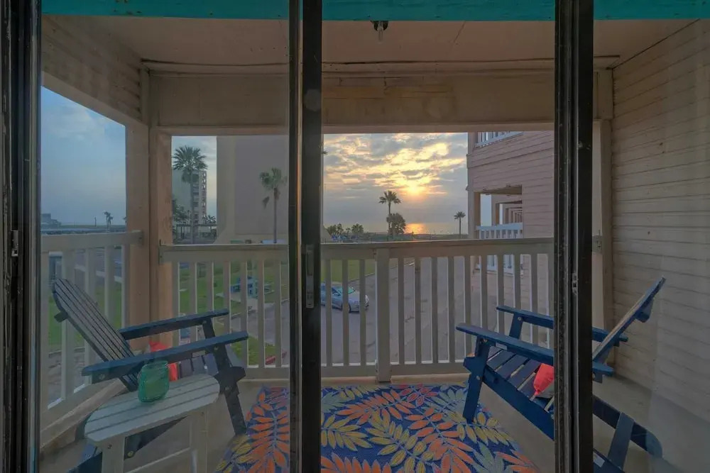 Private Balcony w/ Ocean View Pool & Hot Tub Access Ocean Echo by Avantstay