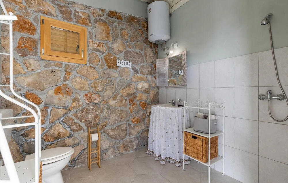 Amazing Home in Dramalj With Wifi, 2 Bedrooms and Outdoor Swimming Pool