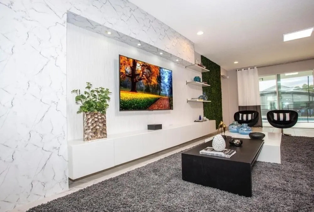 Brand New 15 Bed Home with Themed Room! Home