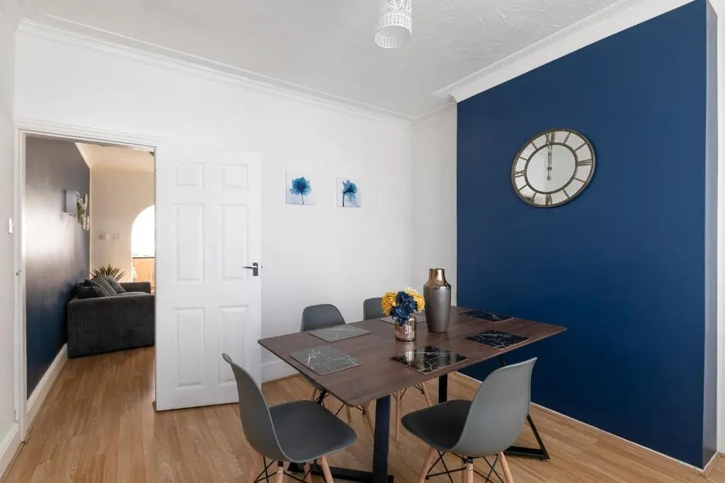 Unique Contractor House & Close to Derby Arena and Hospital & Parking by ComfyWorkers