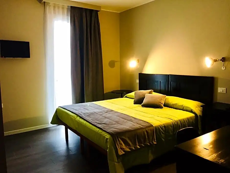 Pove 2.4 Hotel