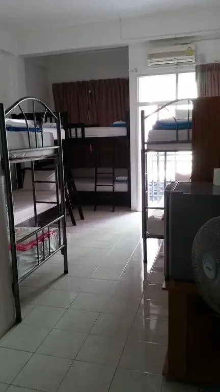 Lee Guesthouse And Massage