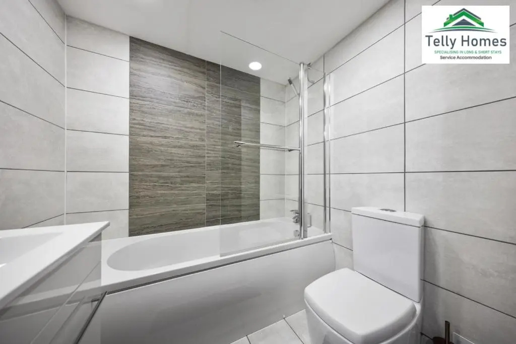 By NEC and Airport- 5 percent off weekly and 10 percent off monthly bookings-1 Bedroom Apartment at Telly Homes Limited Birmingham - Free WiFi, Aster unit