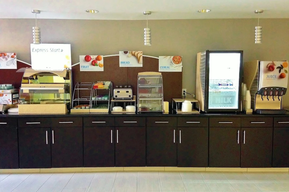 Jackson Hotel and Suites