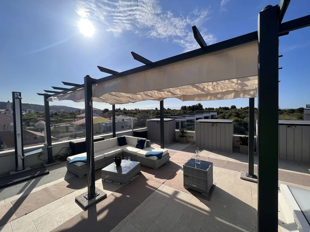 Oceanview Deluxe Penthouse Apartment With 89m2 Living Space & 90m2 Roof Terrace