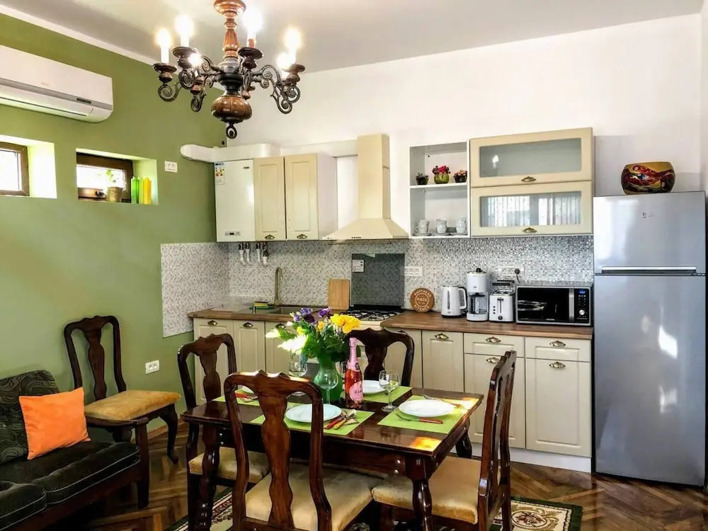 Unique Old Town Home 2min to Beach & Harbour