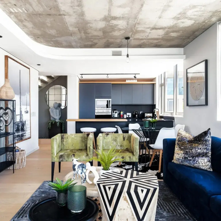 Deluxe Urban Retreat Summit on Quarter