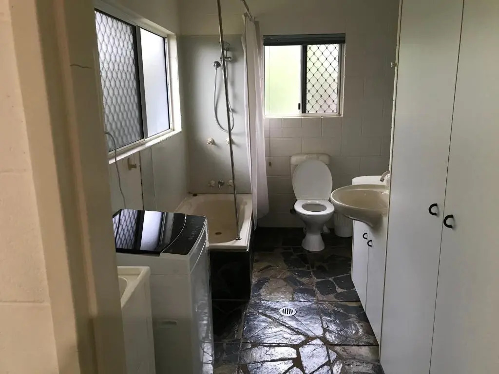 Royal Palm Cottage, Entire two bedroom 2 bathroom house with Pool
