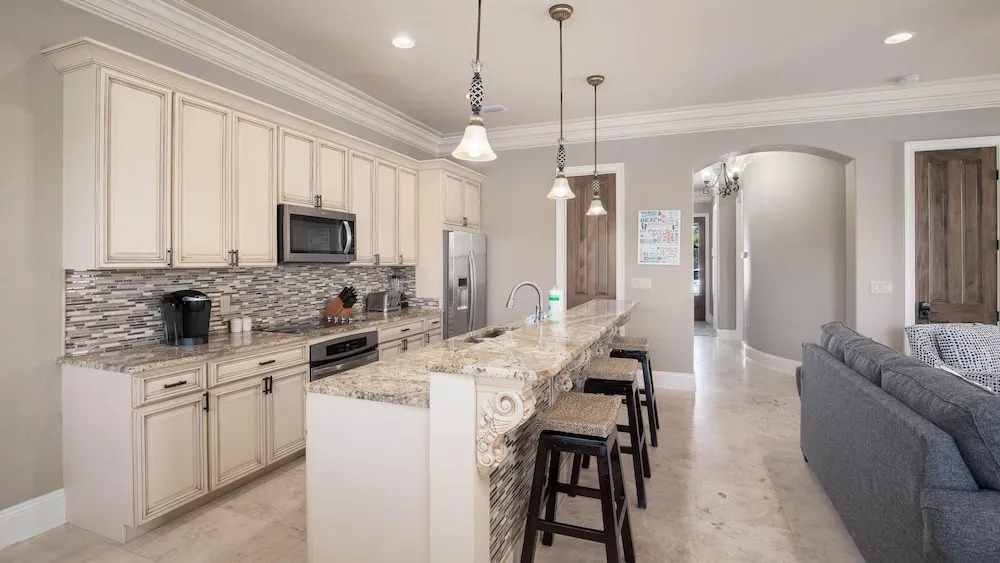 Villa Lago 1909 S 2G 4BR 4BA 12