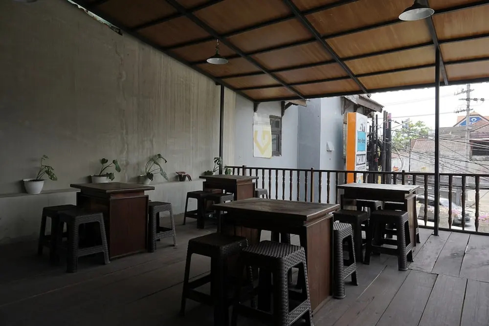 RedDoorz Hostel @ Borobudur Street
